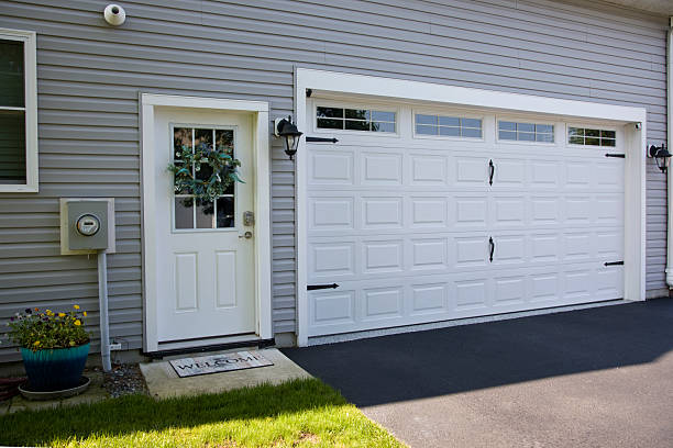 24/7 Emergency Garage Door Panel Replacement experts in Long Beach, IN